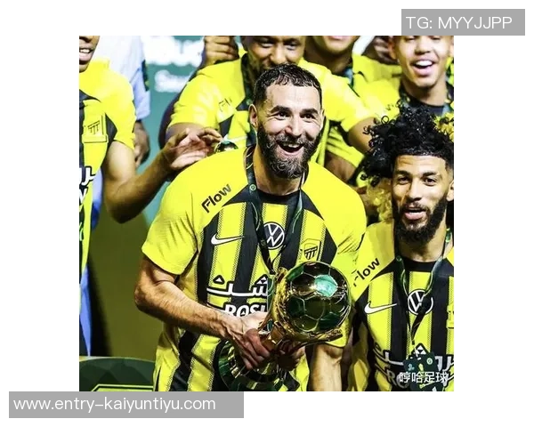 本泽马重返赛场展现王者风范助力球队争夺冠军荣耀 本泽马重返赛场展现王者风范助力球队争夺冠军荣耀